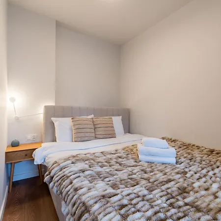 Grunwald Raszynska By Bookinghost * Poznań