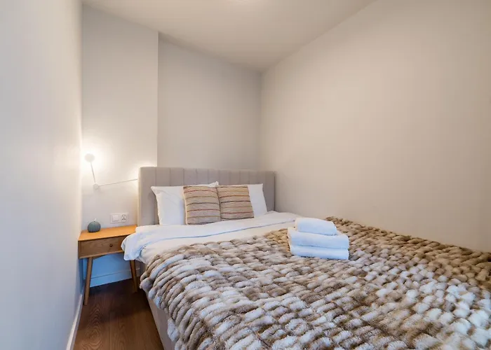 Grunwald Raszynska By Bookinghost * 포즈난